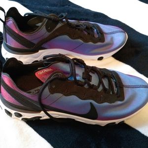 ★SOLD★ 🆕Nike Reflective Iridescent running shoes